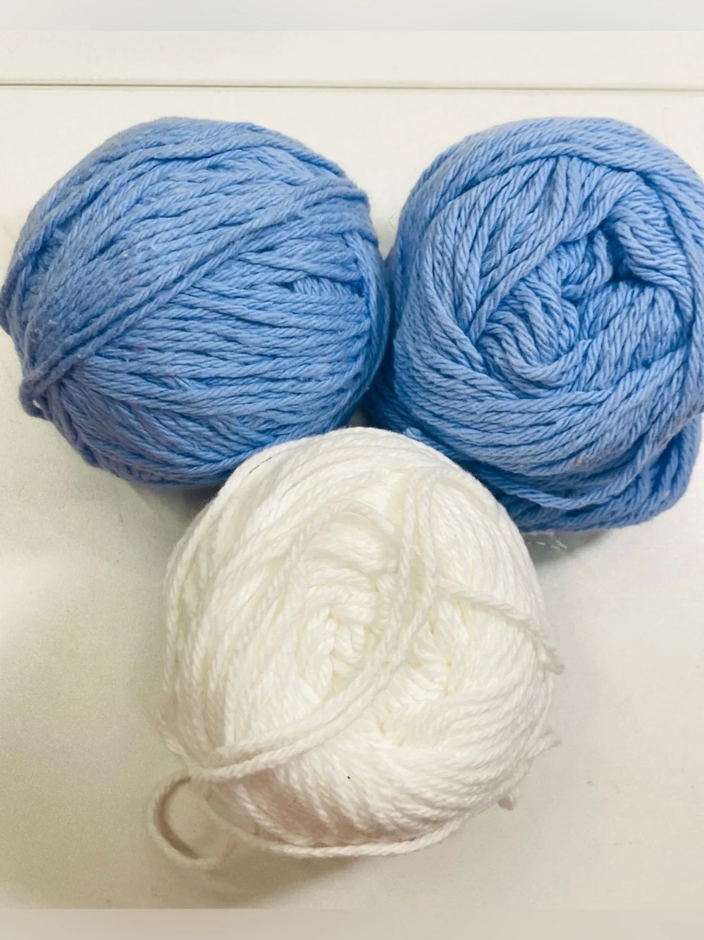 189 g / 6.67 oz Cotton Yarn Bundle - Blue and White